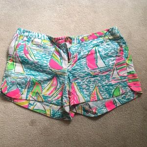 Lilly Pulitzer You Gotta Regatta Shorts (Size 8)